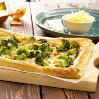 Broccoli tart recipe with onion and cheese