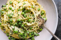 Best Spaghetti with Goat Cheese, Mint and Peas Recipe - How to ...