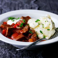 Hungarian goulash with mashed potatoes | Healthy Recipe | WW UK