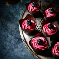 Alcohol cakes - gin cupcakes - blackberry gimlet cupcakes