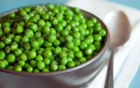 Recipe: Easy Steamed English Peas | Whole Foods Market
