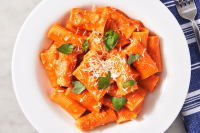 Best Penne Alla Vodka Recipe - How to Make Penne With Vodka ...