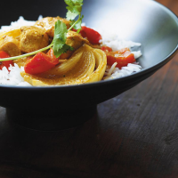 Chicken Curry with Red Peppers and Coconut Milk | RICARDO
