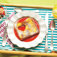 French Toast with Strawberry Sauce | RICARDO