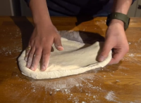 How to stretch neapolitan pizza dough | Easy way to shape pizza ...