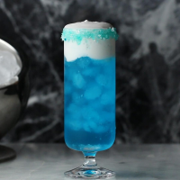 GoT Cocktails: Pineapple, Blue Curaçao, And Rum Ice Zombie