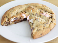 Gâteau cookie géant aux marshmallows - Recette Ptitchef