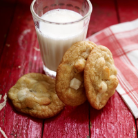 White Chocolate Macadamia Cookies | RICARDO