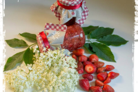 Recette de Confiture aux fleurs de sureau et aux fraises