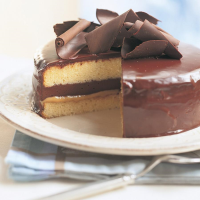 Gâteau à la vanille, au caramel et à la mousse au chocolat | RICARDO
