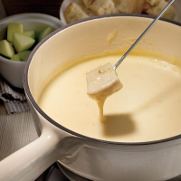 Swiss Cheese Fondue (The Best) | RICARDO