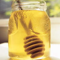 Poires pochées au miel de tilleul | RICARDO