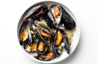 Steamed Mussels with Fennel and Tarragon Recipe | Bon Appétit
