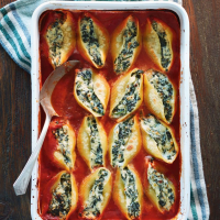 Ricotta and Spinach Stuffed Pasta Shells in a Rosé Sauce | RICARDO