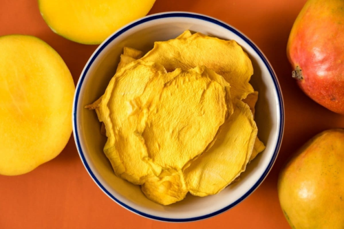 DIY Dried Mango Slices {step-by-step} - Fresh Off The Grid