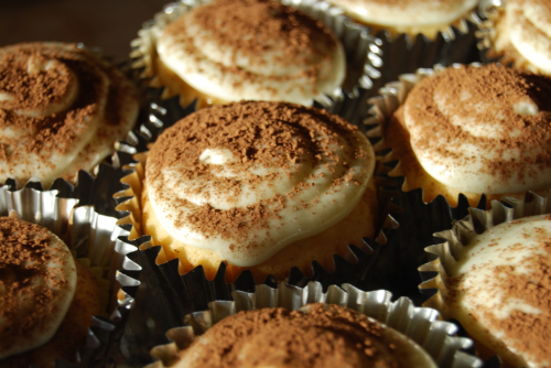 Tiramisu Cupcakes (Uses Cake Mix) Recipe - SmallRecipe.com
